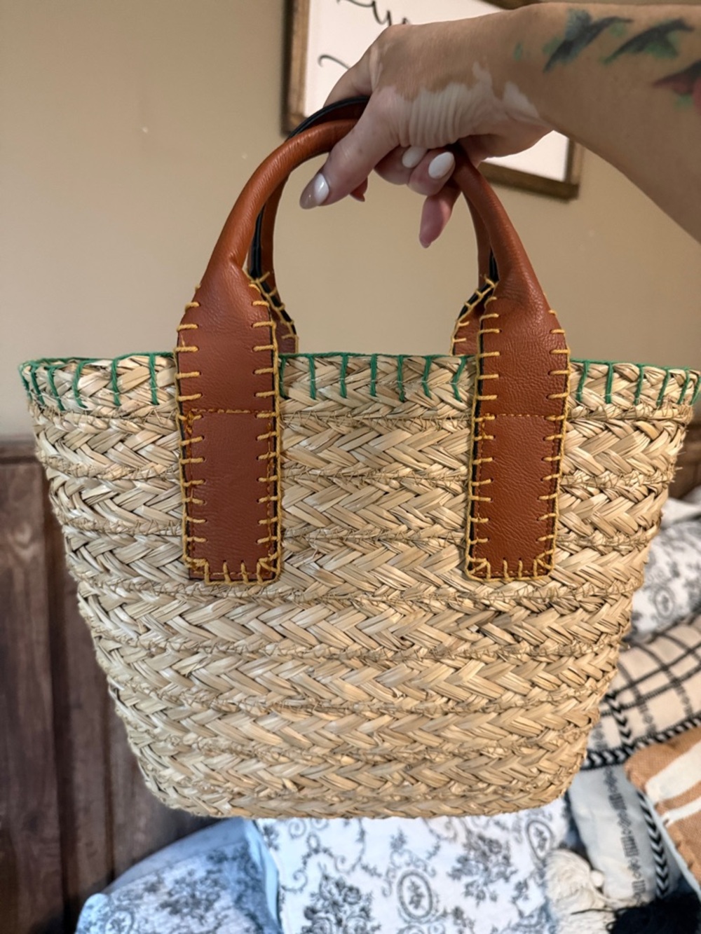 Universal Thread Natural Straw Tote with Brown Handles and Green Trim Like New ! - Picture 10 of 11